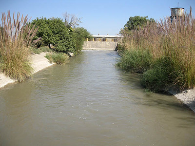 Оросительный канал Оросительный канал