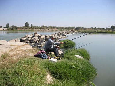 Шоликорская дамба на реке Сырдарья Шоликорская дамба на реке Сырдарья