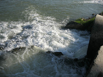 Шоликорская дамба на реке Сырдарья Шоликорская дамба на реке Сырдарья